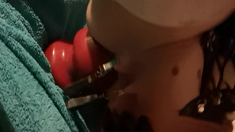Extreme Anal Lovers: Sitting on big red plug and sucking