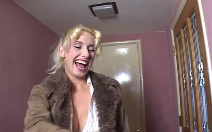 American X: Amateur-milf neemt pik