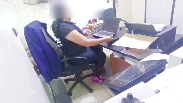 BBW LATINA: 上司は私の足が震え始めるまでオフィスで私を犯しました