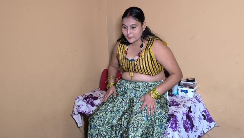 Desi chudai hub: Salonda pembe amcık tıraşı