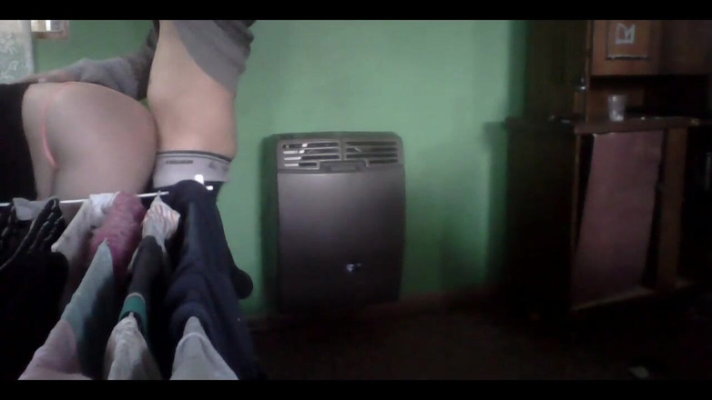 Fitcure1: Kaloriferin yanında mutfakta sikişiyor