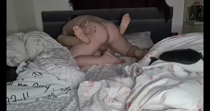 Anal Fetish Couple: Збудженій суці потрібно, щоб її пизду весь час трахали