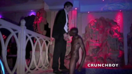 Crunch Boy: สลัตผิวดำโดนชายสูททำงานเย็ดในสระว่ายน้ำสาธารณะ