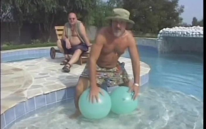 Porncentro: Vea escenas cortadas del dvd para adultos "Caricias de sol y...