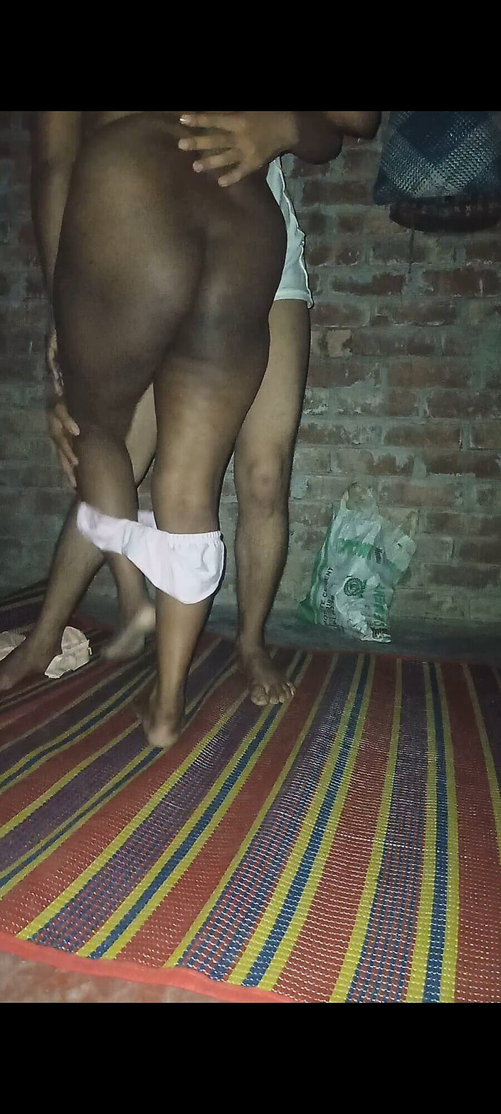 Skakoi: Vabi banglai最热辣的房间性爱视频