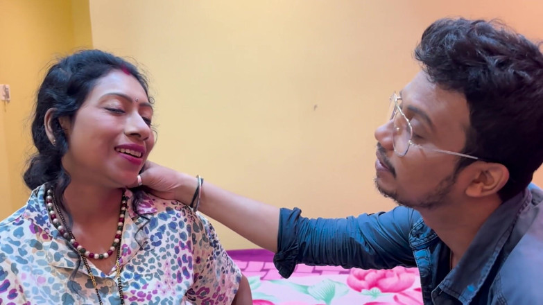 MrsEntertainer: Biwi Ko Bola Apne Boss Ko Pussy Kamsutra Ras Pilane...