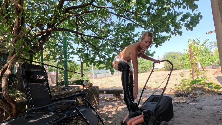 HotPrincessUA: Cranking in Sexy Platform Shoes Lawn Mower &amp; Car Wont Start