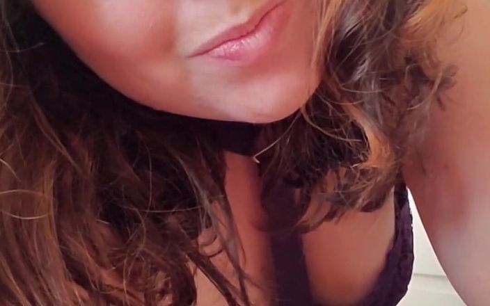 KinkyKatie: Con thích trêu chọc bố trong bộ đồ lót của con,...