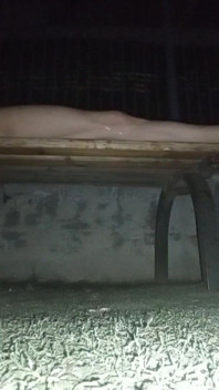 오줌으로 알몸으로 놀기 