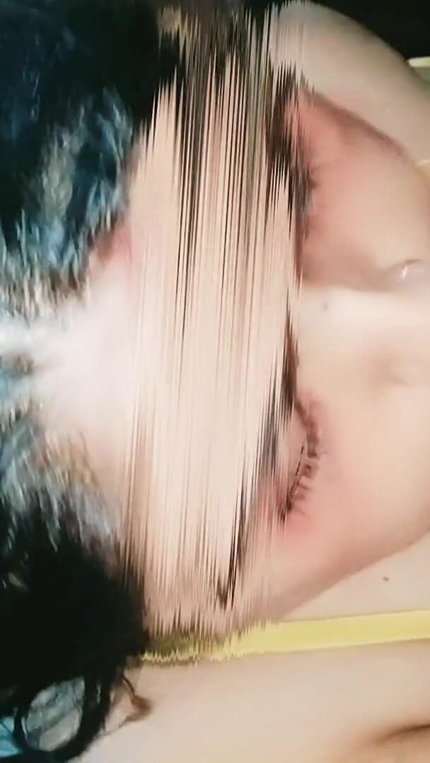 Sexy_girl_nehu: 胸の大きい*おばあちゃん*は休みなく私のチンポをしゃぶり続け、私は突然彼女の口の中に射精した