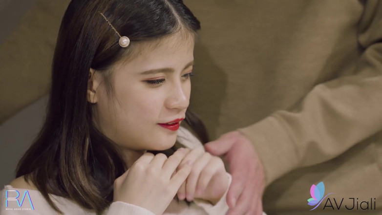 AV Jiali: Seksi bir evli kadın kocasının erkek kardeşiyle ilgileniyor