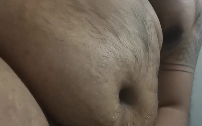 ObsidianFurry: Amatoare de 20 de ani Brown Chub se masturbează și se pișă...