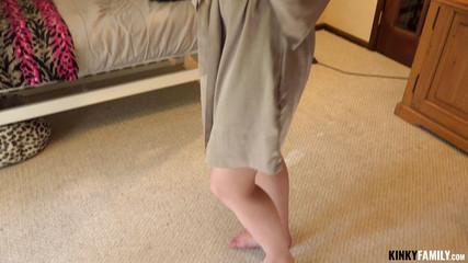 Kinky Family: Üvey kız kardeşinin amını yalıyor ve sikiyor
