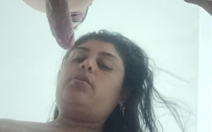 oficialkairadenaly: Ea îmi suge pula pentru a o face tare și apoi este...
