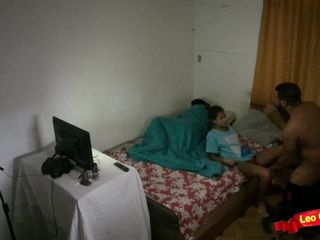 LeoOgro: Eu entrei no quarto, minha enteada estava assistindo o jogo...