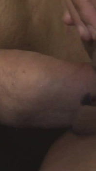 Un vieux handicapé baise sa soignante noire