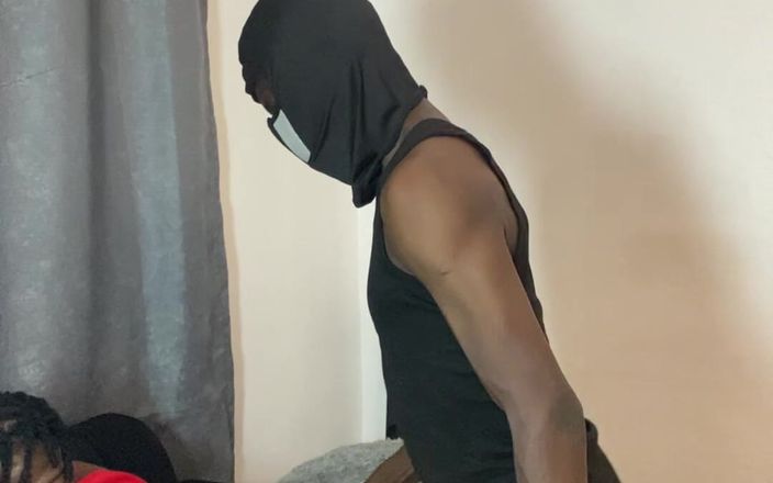 YungthugM: Mi vecino hermanastro Pin me folla mucho