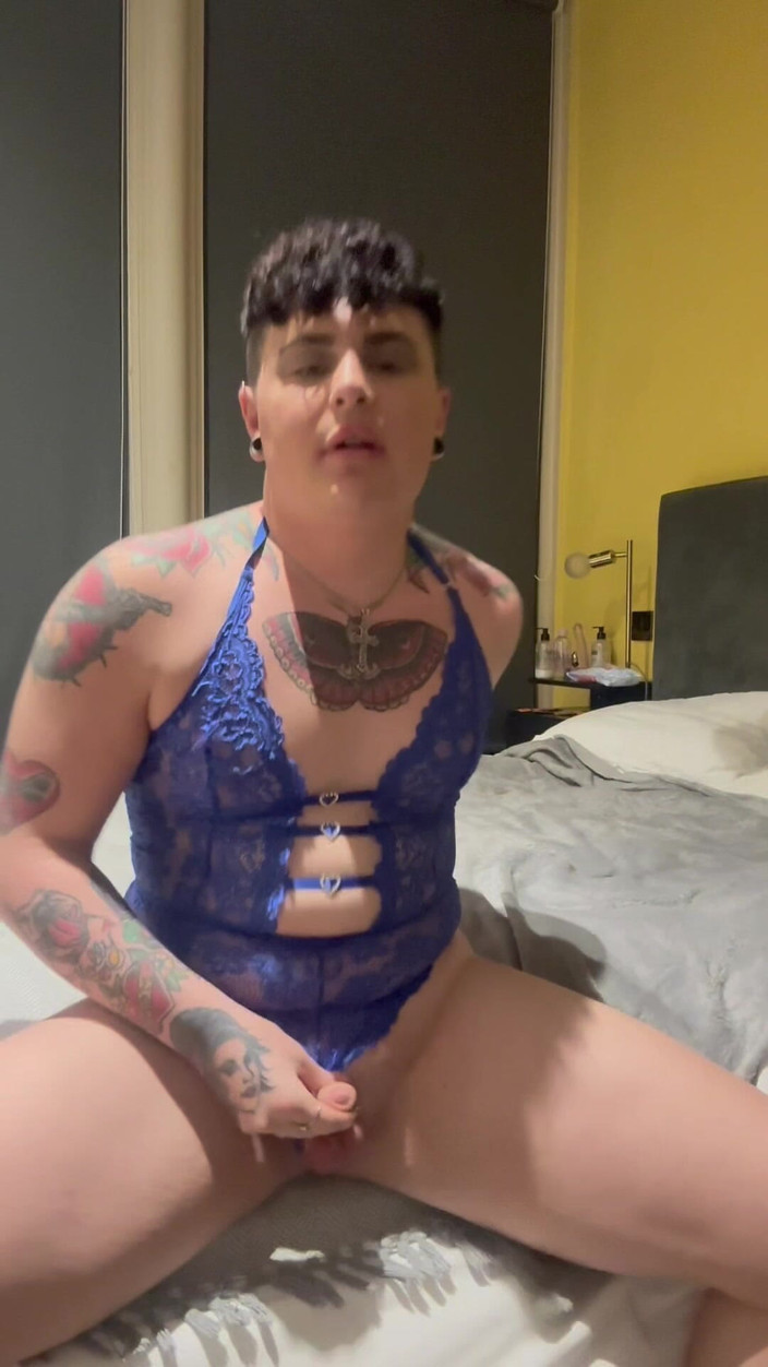 mothplayboy: Femboys Si Mette in Mostra per Te E Viene!