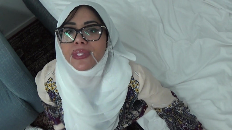 Amateur Homemade Porn: Prawdziwy domowy seks z moją piękną macochą arabską