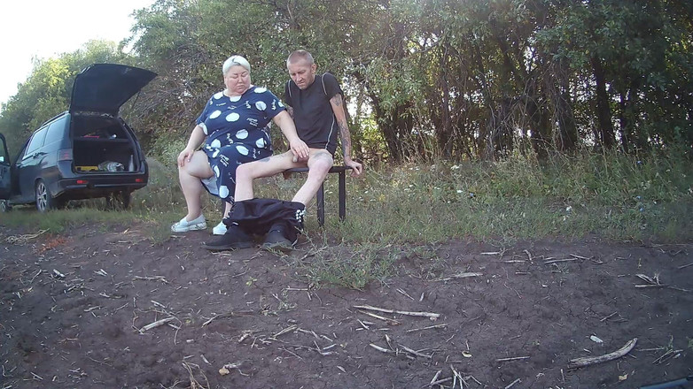 Zona901: La suocera in un parco mi masturba il cazzo fino...
