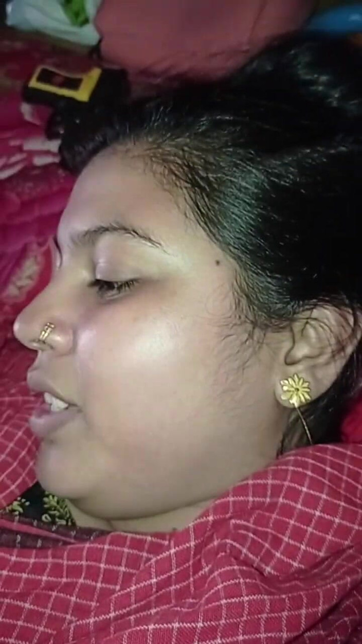 Desi Video BD: Người vợ chồng dễ thương chăm sóc vợ mới cưới...