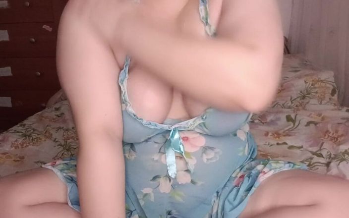 Dramatic Dumpster Fire: Grandota tetona se asusta con las tetas suaves