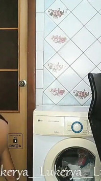 Lukerya se masturba na cozinha