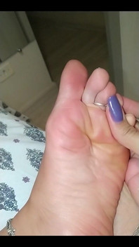 Putting Lotion and Rubbing in Portuguese