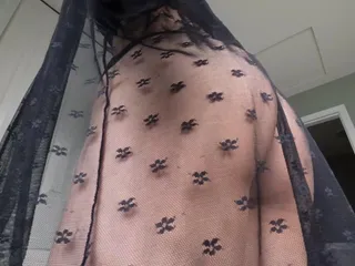 Mistress Mel: Showing off My Ass a Little