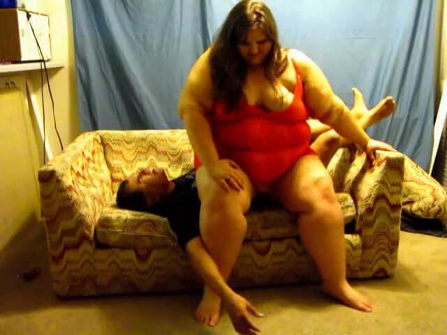 BBW nurse Vicki adventures with friends: Nurse Vicki and Angie in double face sitting squashing video