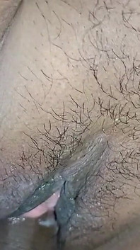 Video pendek tante seksi lagi asik muasin memeknya pakai mainan seks sampai dicrot di dalam