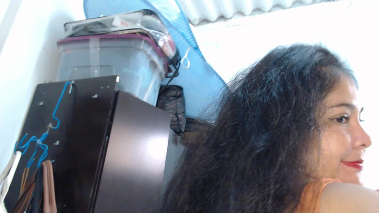 Jsexycouple17: Он завязанные глаза своей милфы-соседки в обмен на чашку сахара! У нее огромные сиськи и огромная задница