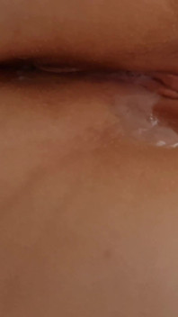Duas gozadas vazando da minha buceta gostosa!