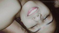 Hot Sis: Latika úsměv a plné užívání si s ptákem