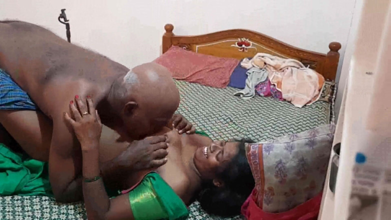 Desi palace: Desi bhabhi fucked doggy style by boyfriend
