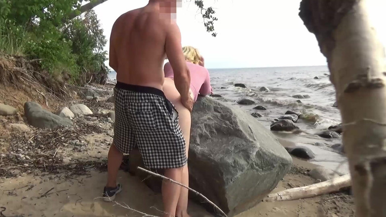 StrongSrg: Insegnante sexy che si diverte in riva al mare dopo...