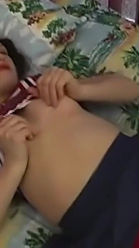 Selepas membiarkannya mengongkek pepek ketat dan pantat ketatnya, si blonde berahi menelan benih besarnya.
