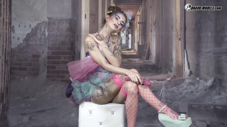 Bravo Models Media: 423 - Adelle Unicorn