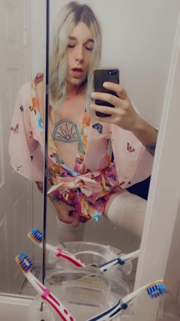 CarmenMelatonin: Kimono kiss hatun yarak istiyor