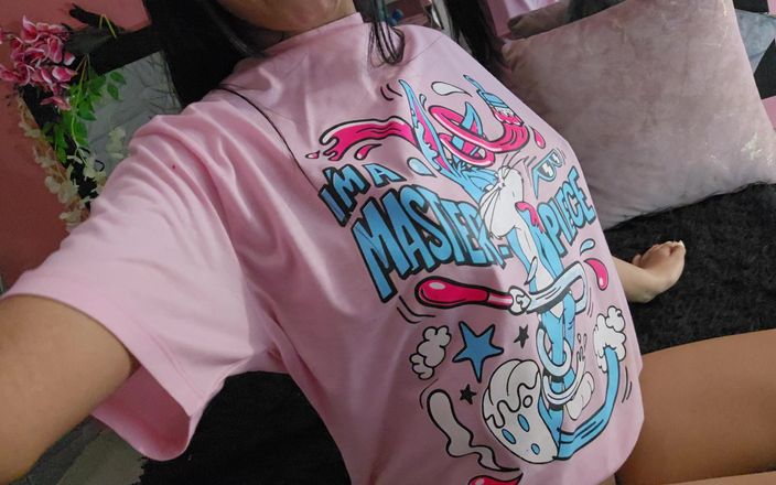 LissaWiild: My Fingers Are on Fire in My Pussy