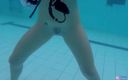 Candy Kush: Geil, nackt im pool schwimmen.