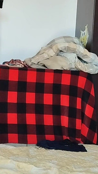 素人人妻试穿衣服并割衣服
