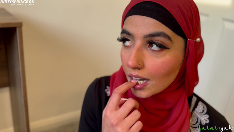 Aaliyah Yasin: Aaliyah Yasin stara się nie połykać spermy przyrodniej brata