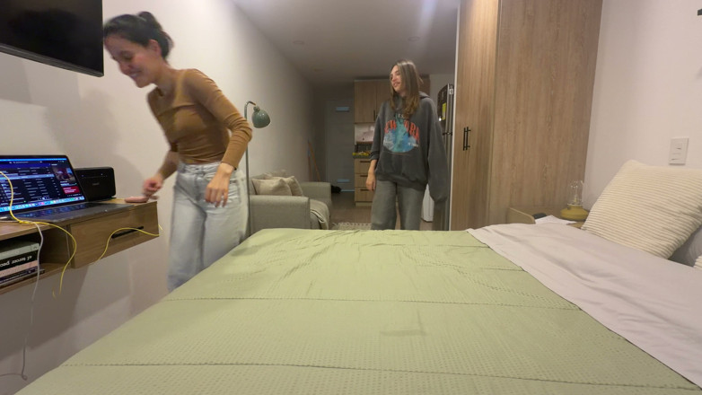 scarlettandc: Moving Our Asses to Twerk