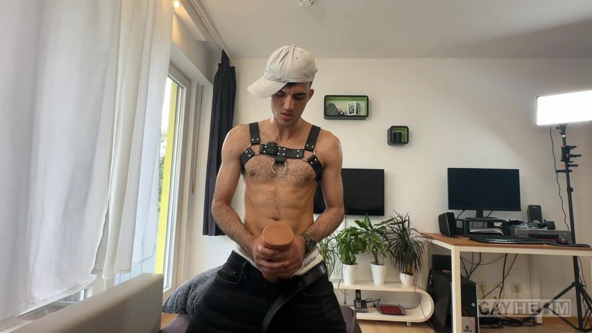 Kerem in: a Hole Is a Hole (GAYheim)