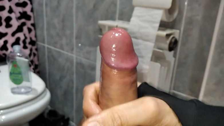 Elvissc: Amateur Pig Boy Masturbates in the Bathroom with His Own...