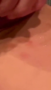 Šukání zadku sissy robertkem a sperma ve studiu roztomilý malý sissy výstřik