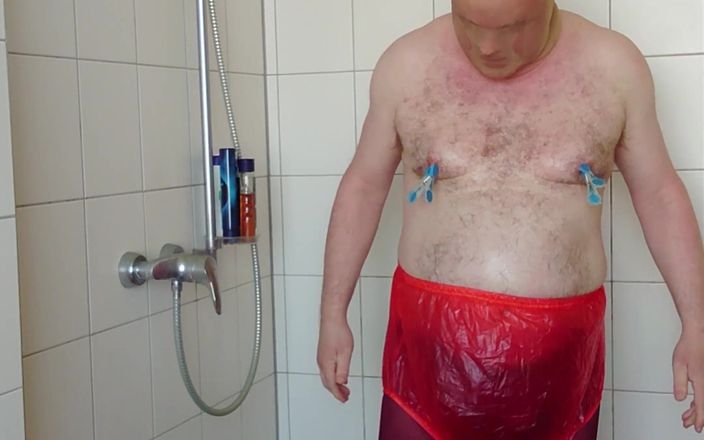 Carmen_Nylonjunge: Collants et pantalon d’incontinence sous la douche