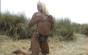 Flash Model Amateurs: Seksowna blond laska na plaży