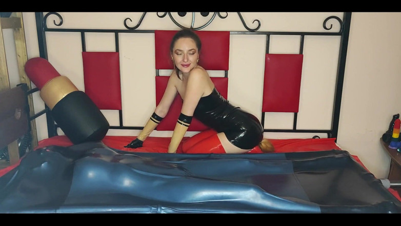 Bianca sex: Dvě latexové bohyně, Latexové Oblečení, Pot, Latexová vakuová postel